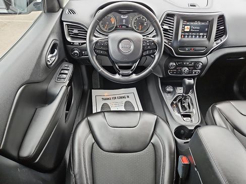 Used 2019 Jeep Cherokee Latitude Plus image 11