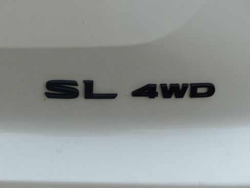 Used 2022 Nissan Pathfinder SL w/ SL Black Package AWD/4WD image 14