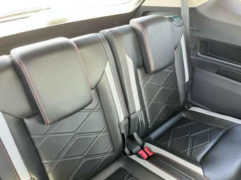 Used 2024 Volkswagen Atlas Peak Edition SE AWD/4WD image 20