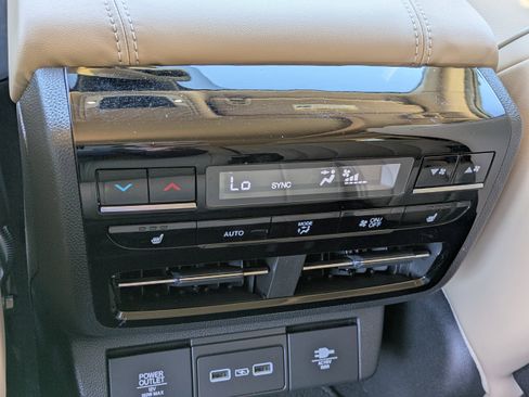 Used 2024 Acura MDX SH-AWD w/ Advance Package image 16