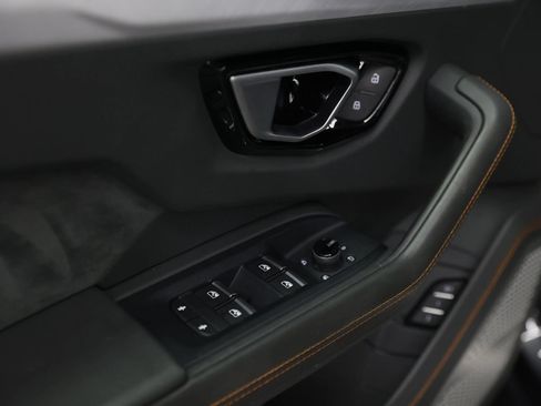 Used 2020 Lamborghini Urus AWD/4WD image 38