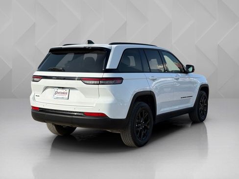 Used 2024 Jeep Grand Cherokee Altitude AWD/4WD image 5