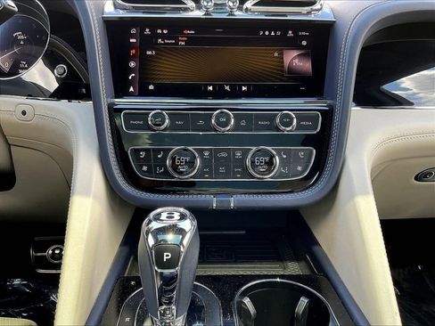 Used 2021 Bentley Bentayga AWD/4WD image 15