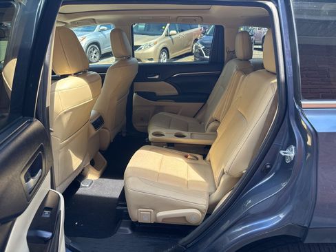 Used 2016 Toyota Highlander Limited Platinum AWD/4WD image 17