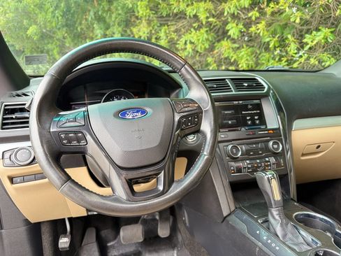 Used 2016 Ford Explorer XLT w/ Equipment Group 202A FWD image 39