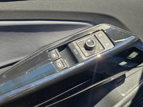 Used 2022 Volkswagen ID.4 Pro AWD/4WD image 10