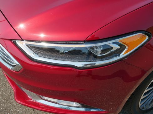 Used 2017 Ford Fusion SE w/ Fusion SE Technology Package FWD image 15