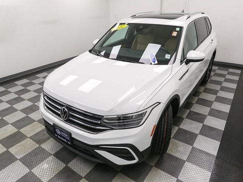 Certified 2022 Volkswagen Tiguan SE w/ Panoramic Sunroof Package image 7