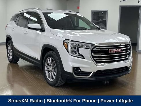 Used 2023 GMC Terrain SLT w/ LPO, Floor Liner Package FWD image 3
