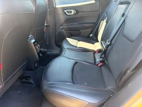 Used 2025 Jeep Compass Trailhawk AWD/4WD image 6