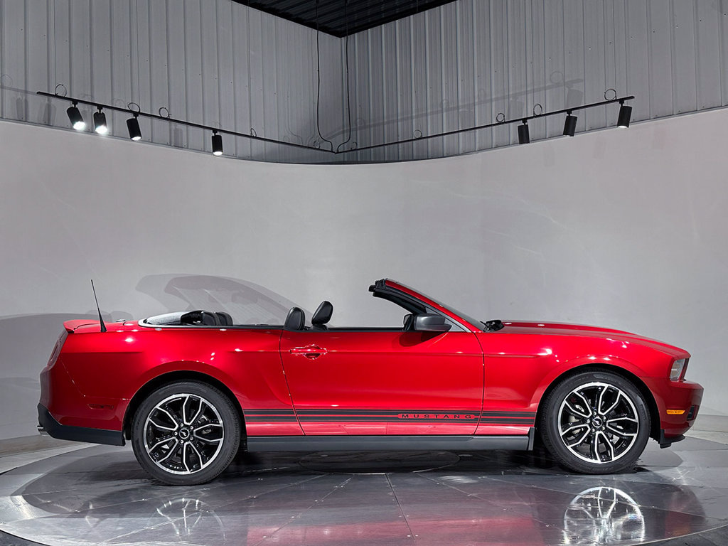 Used 2010 Ford Mustang Convertible RWD image 5