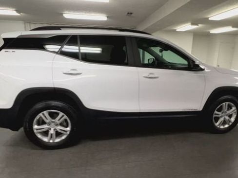 Certified 2022 GMC Terrain SLE w/ Driver Convenience Package image 9