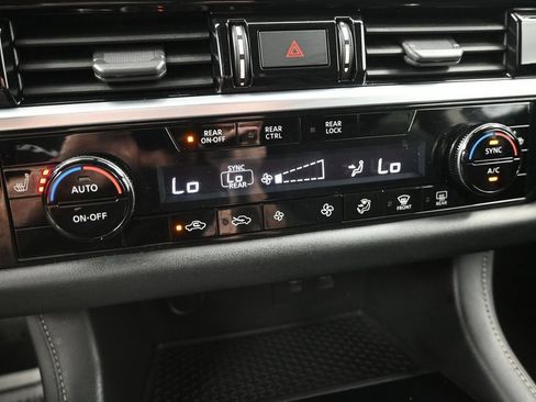 Used 2022 Nissan Pathfinder SV w/ SV Black Package FWD image 20