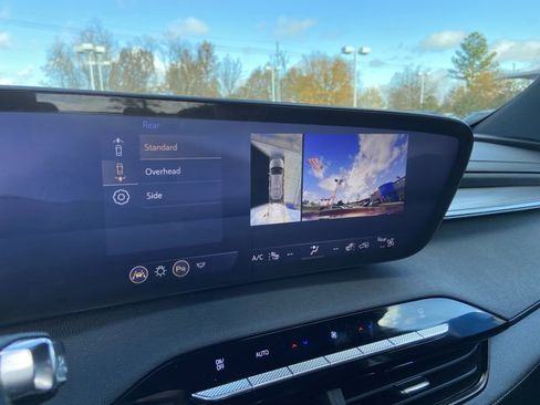 Used 2025 Buick Enclave Preferred w/ Power Package image 35