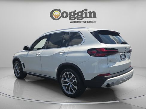 Used 2024 BMW X5 sDrive40i w/ Premium Package RWD image 3