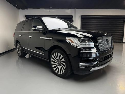 Used 2018 Lincoln Navigator Reserve w/ Technology Package AWD/4WD image 3