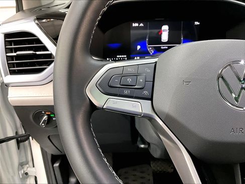 Used 2025 Volkswagen Taos SE w/ Panoramic Sunroof Package image 20