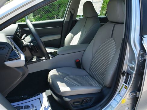 Used 2023 Toyota Camry SE AWD/4WD image 10