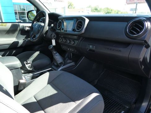 Used 2019 Toyota Tacoma TRD Off-Road w/ Technology Package AWD/4WD image 14