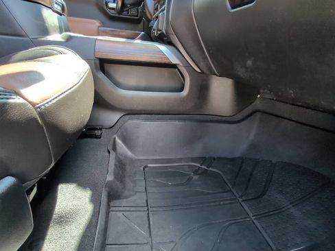 Used 2019 Chevrolet Silverado 1500 High Country w/ Technology Package AWD/4WD image 35