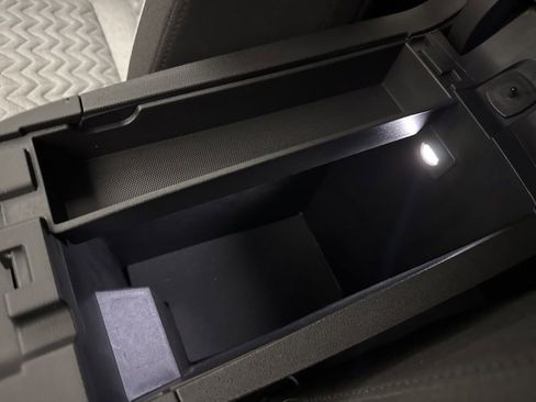 Used 2022 Chevrolet Equinox LT w/ Driver Convenience Package image 34