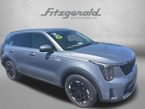Used 2025 Kia Sorento S image 8