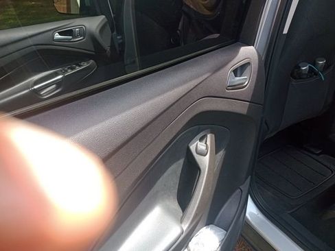 Used 2019 Ford Escape SE image 9