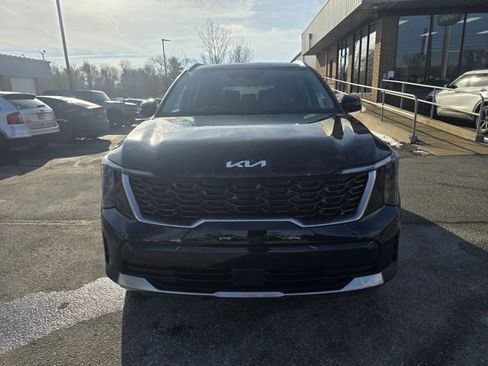 Used 2025 Kia Sorento S image 8