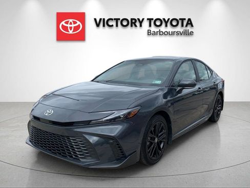Used 2025 Toyota Camry SE image 1
