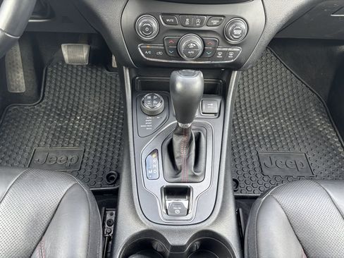 Used 2021 Jeep Cherokee Trailhawk w/ Technology Group AWD/4WD image 20