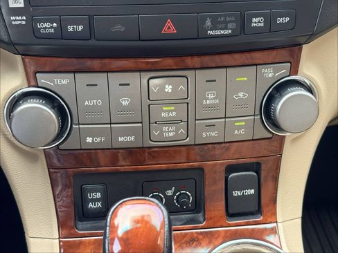 Used 2012 Toyota Highlander Limited w/ Tow Pkg FWD image 18