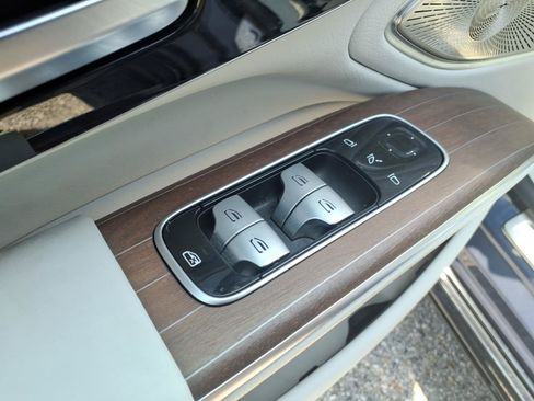 Used 2023 Mercedes-Benz EQS 580 4MATIC Sedan w/ Manufactur Interior Package image 24