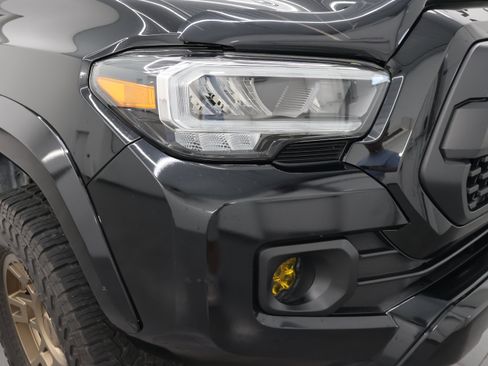 Used 2021 Toyota Tacoma TRD Sport w/ TRD Premium Sport Package AWD/4WD image 17