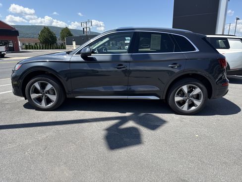 Used 2023 Audi Q5 2.0T Premium w/ Convenience Package AWD/4WD image 7