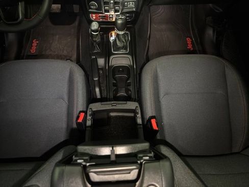 Used 2024 Jeep Wrangler Unlimited Rubicon w/ Convenience Group AWD/4WD image 30