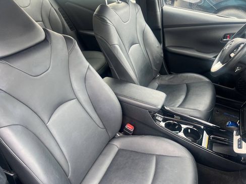Used 2017 Toyota Prius Prime Premium FWD image 18