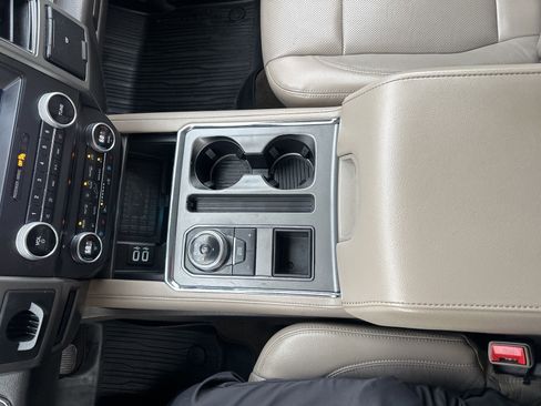 Used 2018 Ford Expedition XLT w/ Equipment Group 202A image 19