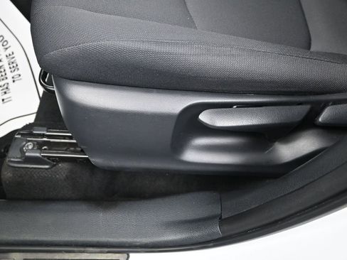Used 2022 Toyota Corolla Cross LE FWD image 12