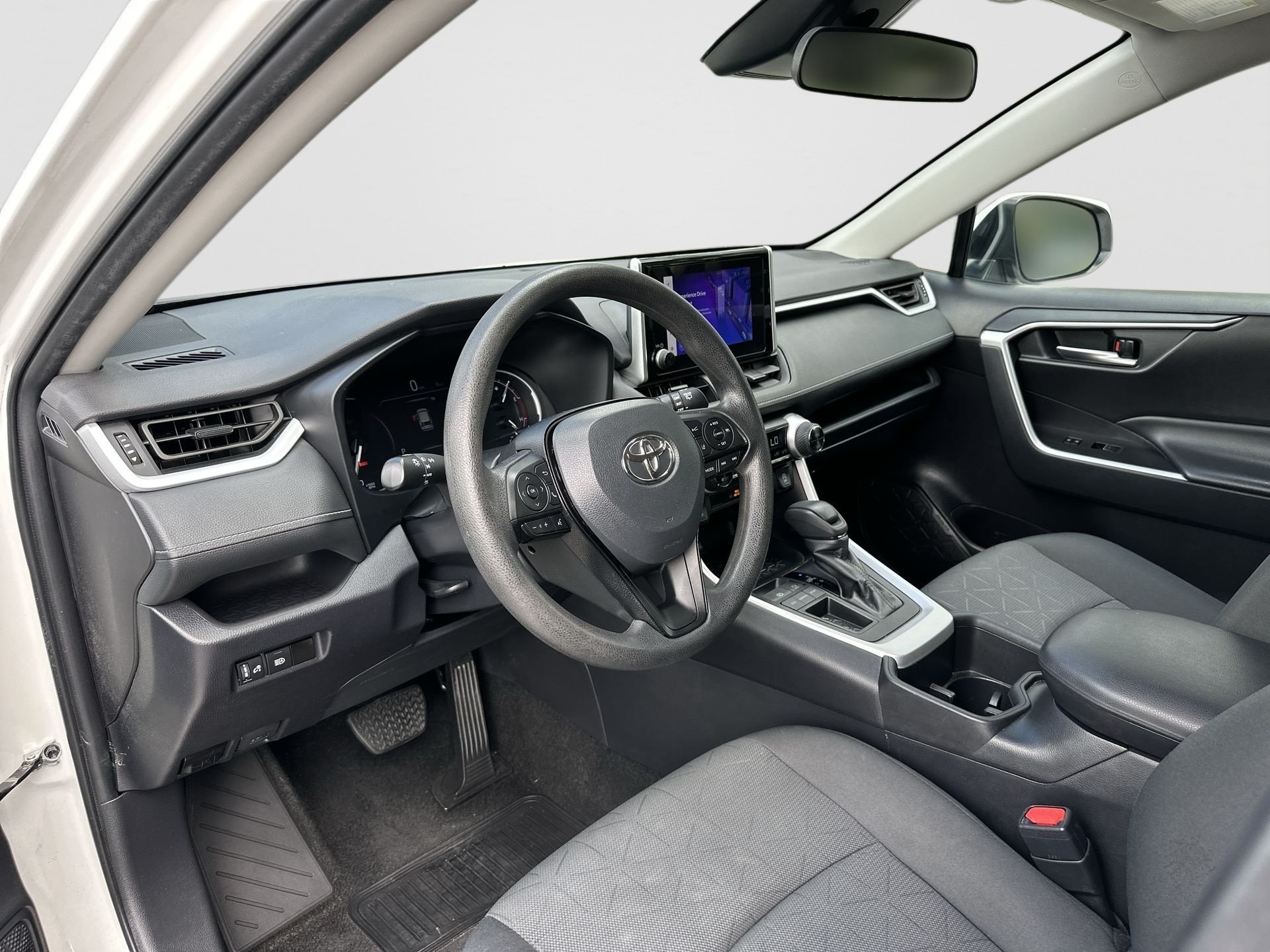 Used 2024 Toyota RAV4 XLE FWD image 10