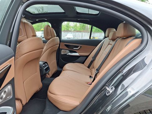 Used 2025 Mercedes-Benz E 350 4MATIC Sedan image 10