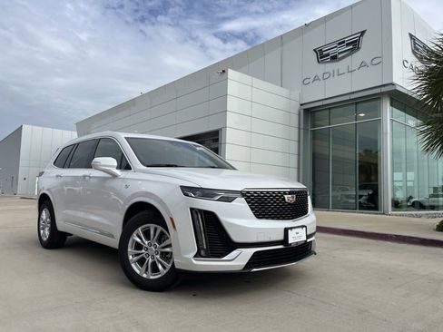New 2025 Cadillac XT6 Luxury image 1