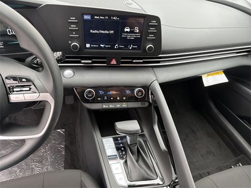 New 2026 Hyundai Elantra Blue image 27