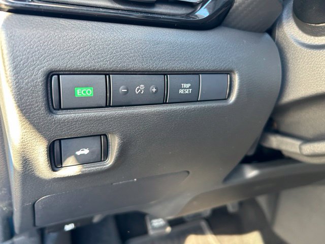 Certified 2025 Nissan Sentra SR FWD image 21