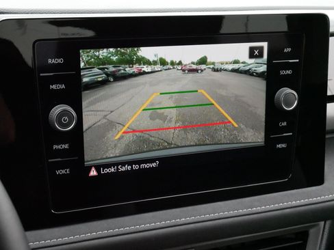 Certified 2025 Volkswagen Taos SE AWD/4WD image 30