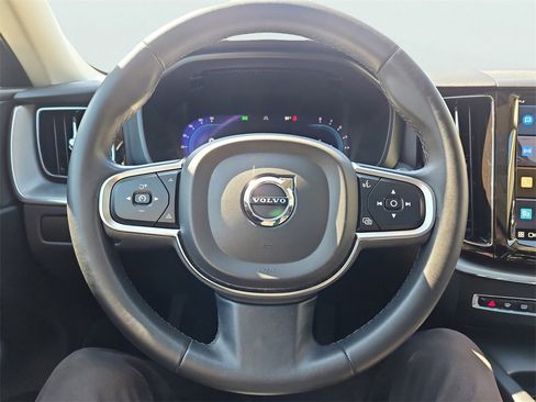 Used 2023 Volvo XC60 B5 Core image 30