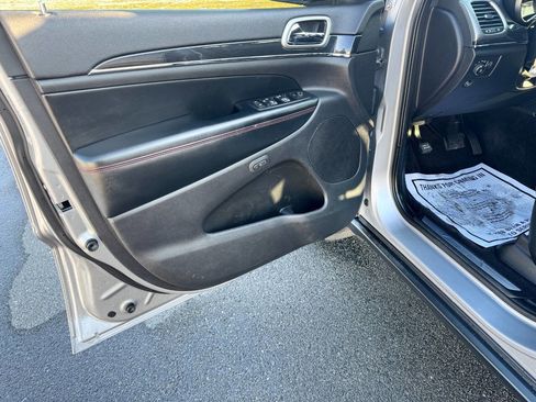 Used 2017 Jeep Grand Cherokee Trailhawk image 9