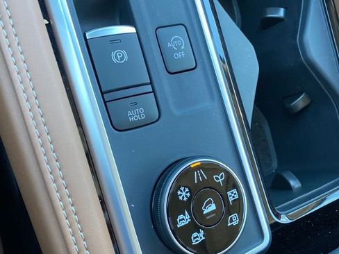 New 2025 Nissan Pathfinder Platinum image 19