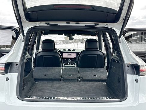 Used 2020 Porsche Cayenne image 7