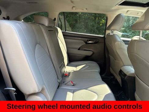 Used 2023 Toyota Highlander XLE AWD/4WD image 23