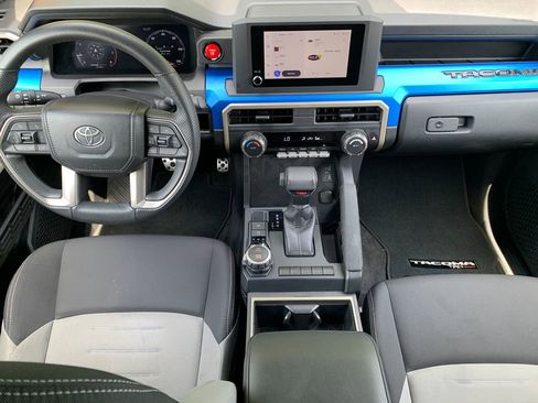 Used 2025 Toyota Tacoma TRD Sport AWD/4WD image 15